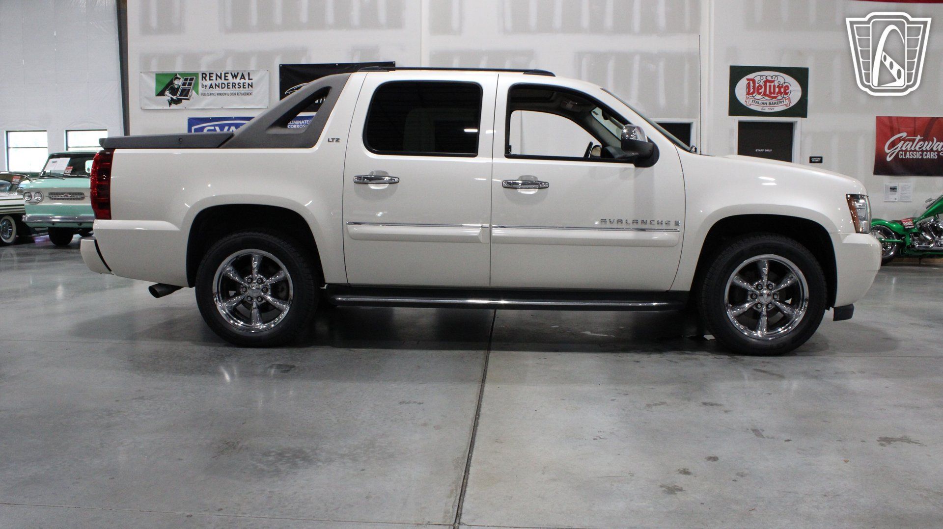 Used 2008 Chevrolet Avalanche LTZ w/ LTZ Preferred Equipment Group AWD/4WD image 25