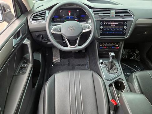 Used 2023 Volkswagen Tiguan SE FWD image 15