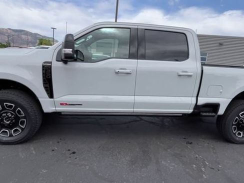 Used 2025 Ford F350 Platinum AWD/4WD image 4