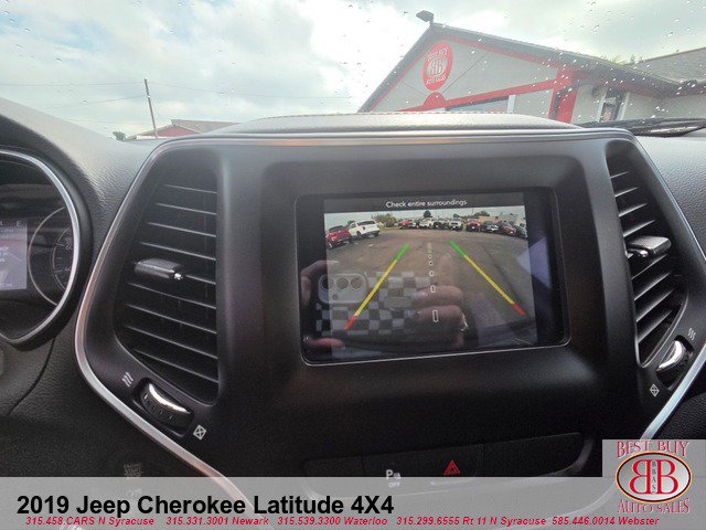 Used 2019 Jeep Cherokee Latitude Plus w/ Cold Weather Group AWD/4WD image 16