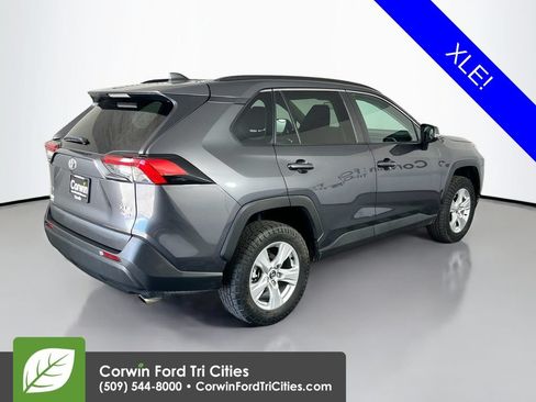 Used 2020 Toyota RAV4 XLE w/ XLE Grade Weather Package AWD/4WD image 15