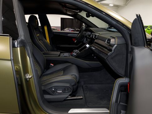 Used 2024 Lamborghini Urus Performante AWD/4WD image 70