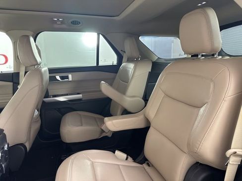 Used 2021 Ford Explorer XLT w/ Equipment Group 202A image 13