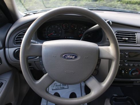 Used 2005 Ford Taurus SE FWD image 17