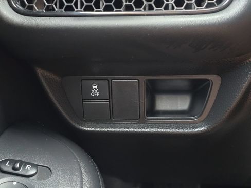 Used 2025 Honda HR-V LX image 23