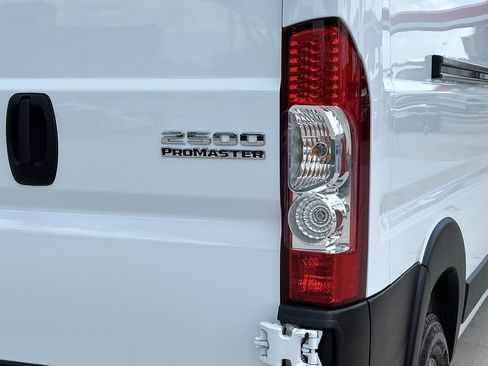 Used 2025 RAM ProMaster 2500 w/ Convenience Group FWD image 7