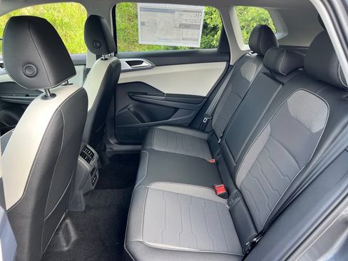 New 2026 Volkswagen Taos SE FWD image 25