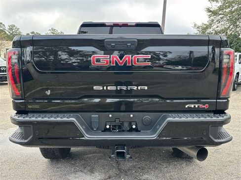 Used 2024 GMC Sierra 2500 AT4 image 5