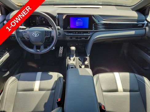 Used 2025 Toyota Camry SE FWD image 13