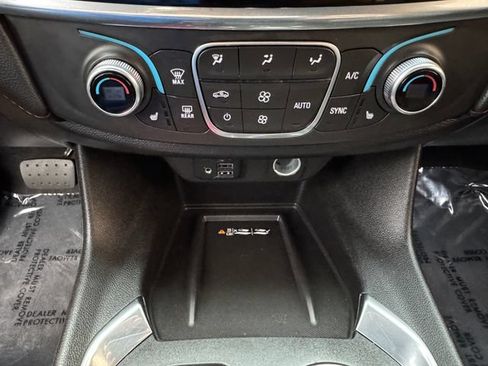Used 2022 Chevrolet Traverse RS AWD/4WD image 29