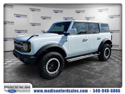 New 2025 Ford Bronco Outer Banks w/ Sasquatch Package