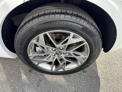 Used 2025 Genesis GV70 2.5T image 8