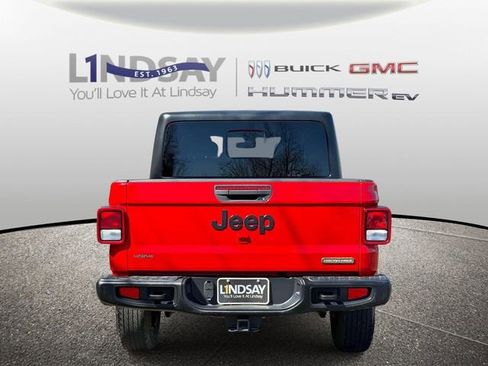Used 2023 Jeep Gladiator Sport image 3