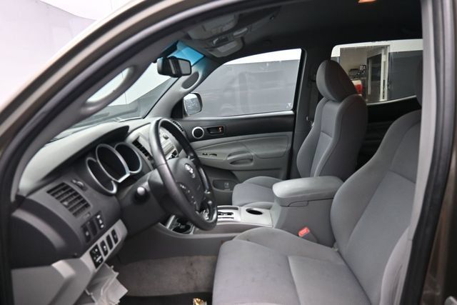 Used 2011 Toyota Tacoma 4x4 Double Cab w/ TRD Sport Pkg w/JBL Audio image 11