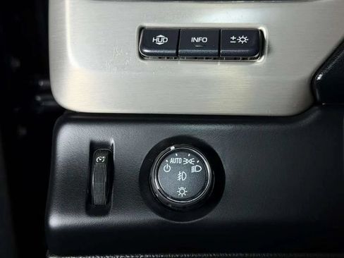 Used 2018 GMC Yukon Denali RWD image 32