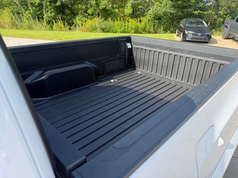 Certified 2022 Toyota Tacoma SR5 w/ SR5 Appearance Package (SM) AWD/4WD image 31