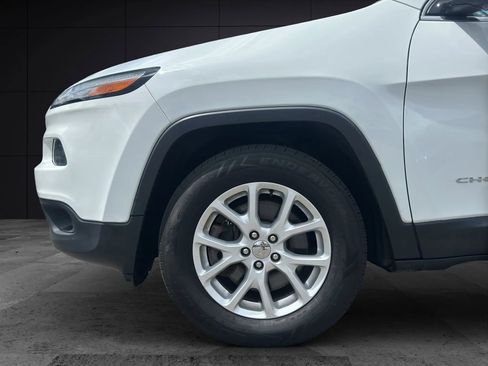 Used 2016 Jeep Cherokee Latitude w/ Safety/Convenience Group AWD/4WD image 21