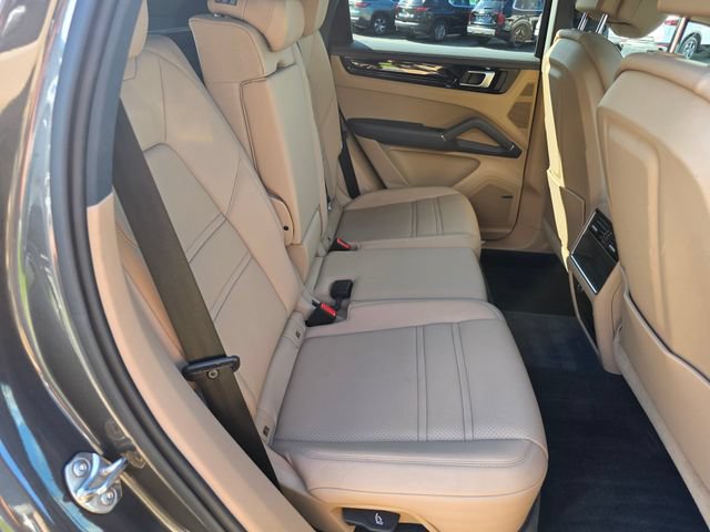 Used 2023 Porsche Cayenne Platinum Edition AWD/4WD image 15