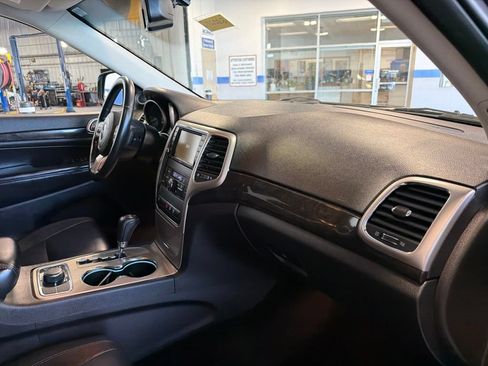 Used 2013 Jeep Grand Cherokee Laredo AWD/4WD image 30