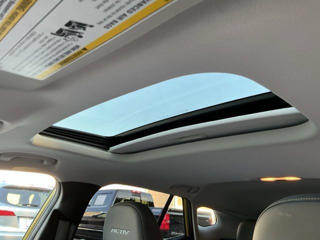 Used 2024 Chevrolet Trax ACTIV w/ Sunroof Package FWD image 9