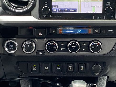 Used 2016 Toyota Tacoma TRD Sport w/ Premium & Technology Package AWD/4WD image 15
