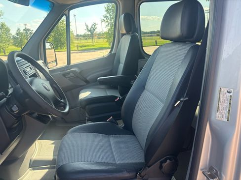 Used 2007 Dodge Sprinter 2500 w/ Cooling Group image 16