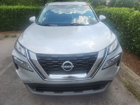 Used 2022 Nissan Rogue SV FWD image 2