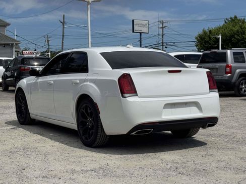 Used 2019 Chrysler 300 S RWD image 5