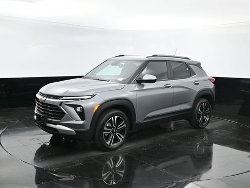 New 2025 Chevrolet TrailBlazer LT w/ Convenience Package FWD image 3