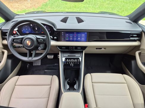 Certified 2025 Porsche Macan Electric RWD image 21