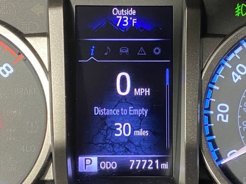 Used 2018 Toyota Tacoma SR5 AWD/4WD image 17