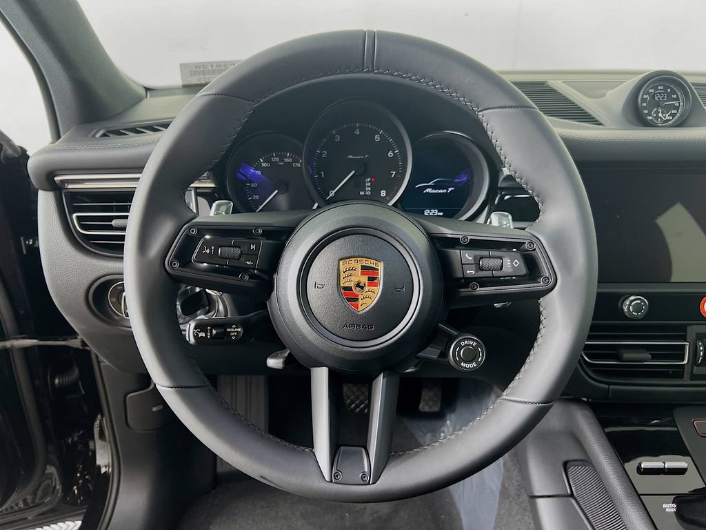 Certified 2026 Porsche Macan AWD/4WD image 12