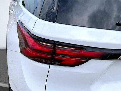 Used 2023 Chevrolet Traverse LT w/ LT Premium Package AWD/4WD image 31