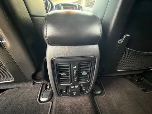 Used 2018 Jeep Grand Cherokee Limited AWD/4WD image 15