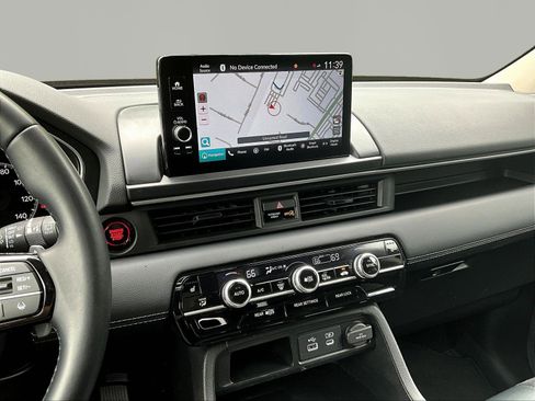 Used 2025 Honda Pilot Touring image 9