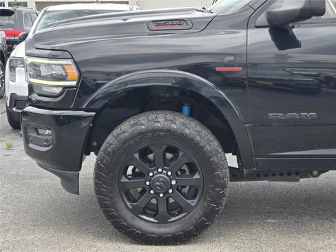 Used 2019 RAM 2500 Laramie w/ Black Appearance Package AWD/4WD image 8