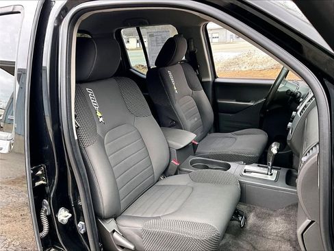 Used 2018 Nissan Frontier PRO-4X image 11