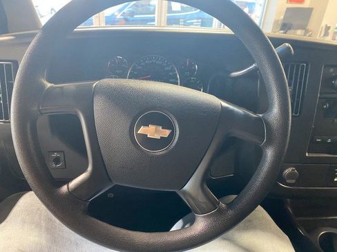 Used 2009 Chevrolet Express 2500 image 18