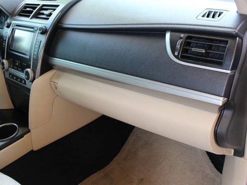 Used 2012 Toyota Camry LE image 27