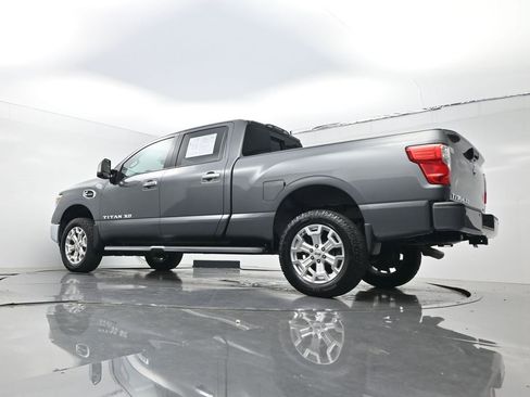 Used 2016 Nissan Titan SL RWD image 23
