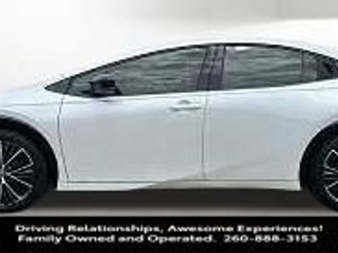 Used 2025 Toyota Prius XLE AWD/4WD image 8