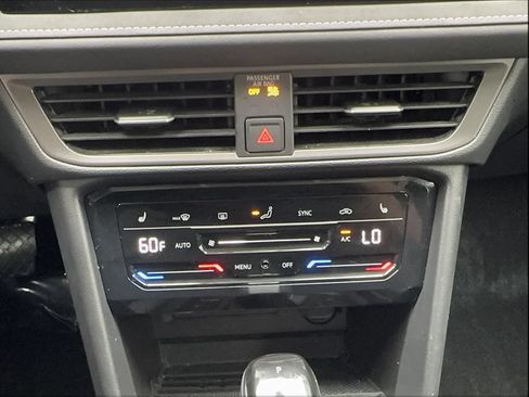 Used 2025 Volkswagen Taos SE FWD image 45