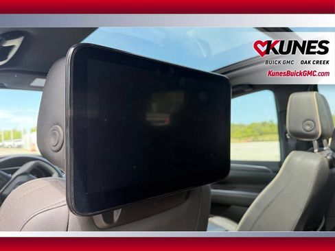 Used 2023 GMC Yukon SLT w/ SLT Premium Package AWD/4WD image 8