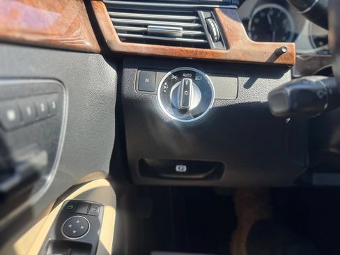 Used 2013 Mercedes-Benz E 350 Sedan image 23