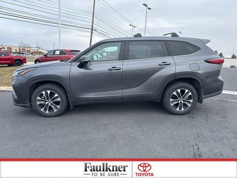 Used 2022 Toyota Highlander XLE image 4