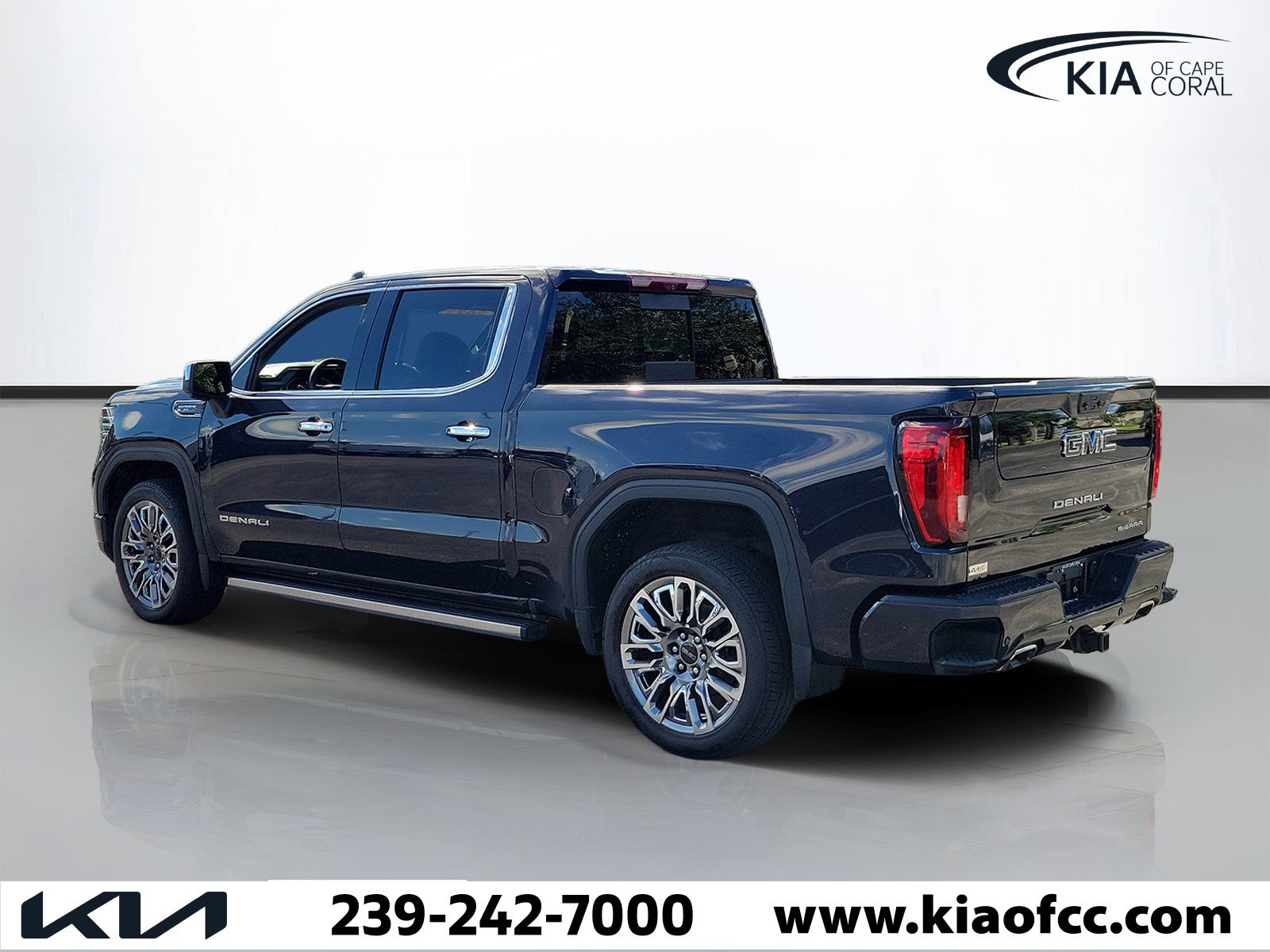 Used 2023 GMC Sierra 1500 Denali Ultimate AWD/4WD image 4