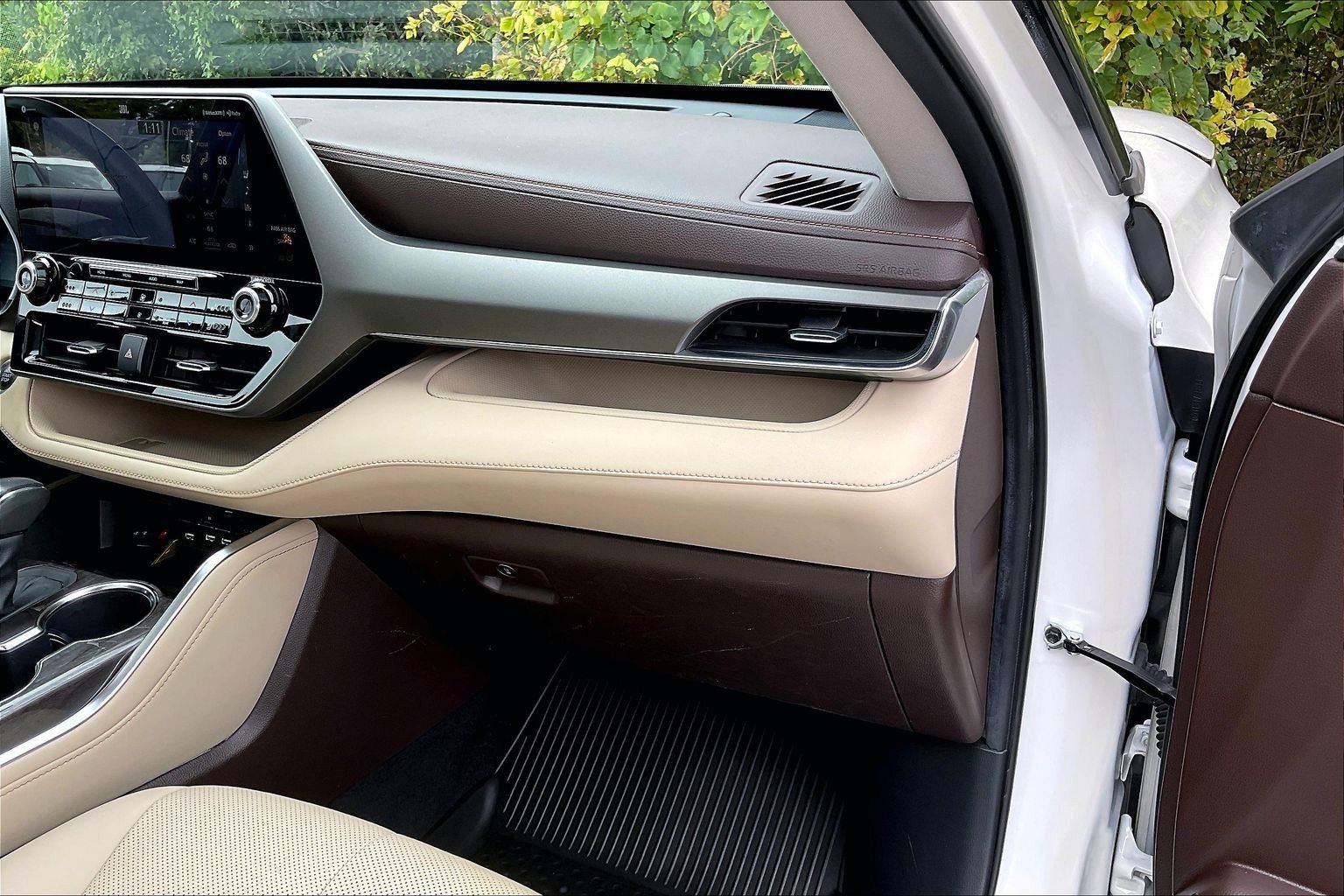 Used 2021 Toyota Highlander Limited AWD/4WD image 16