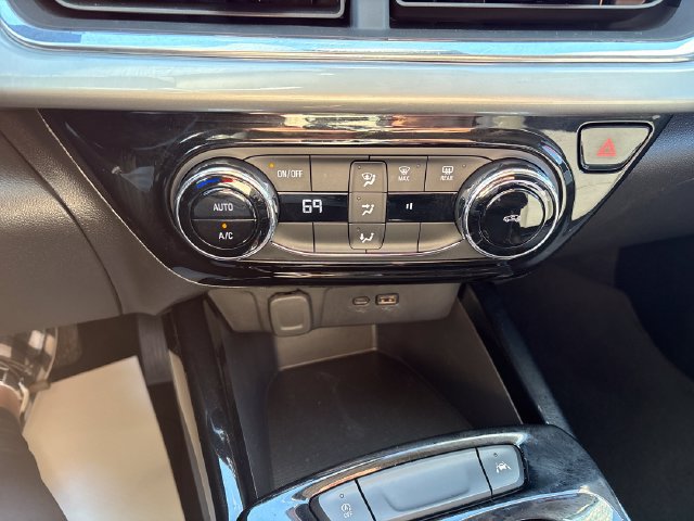 Used 2025 Chevrolet Trax LT FWD image 17