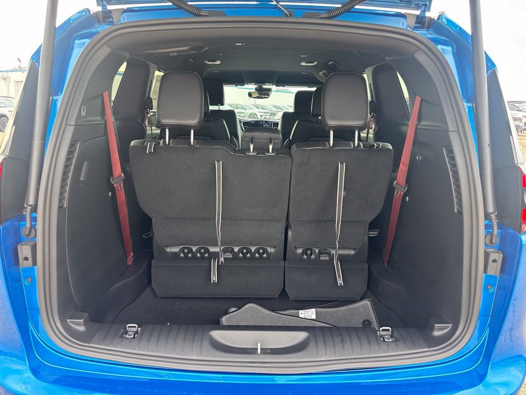 New 2027 Chrysler Pacifica Select AWD/4WD image 21