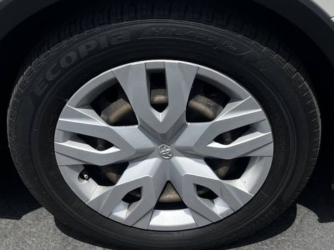 Used 2019 Toyota C-HR LE FWD image 8